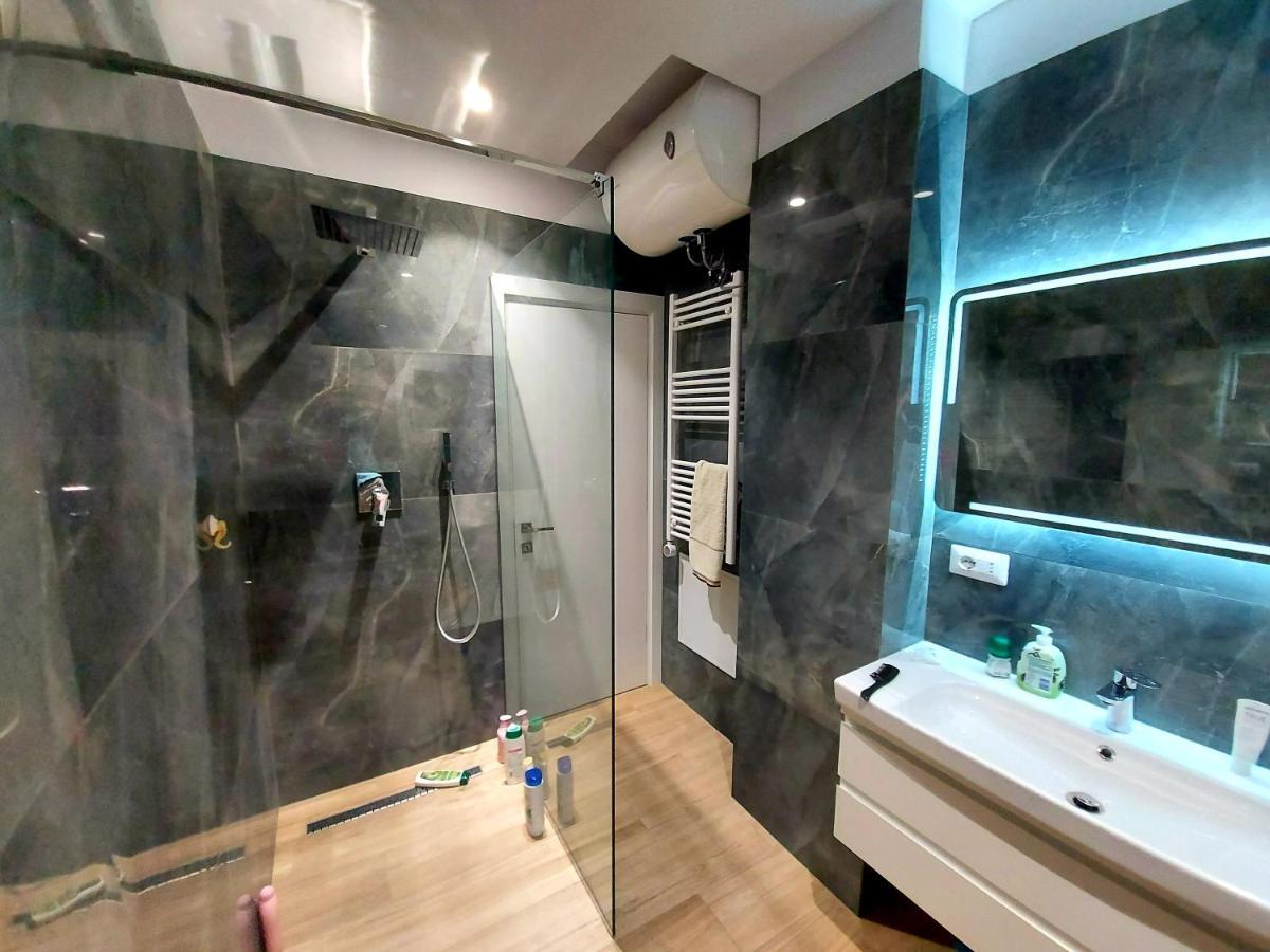 Luxurious Double Bedroom Suite Tirana Exterior photo